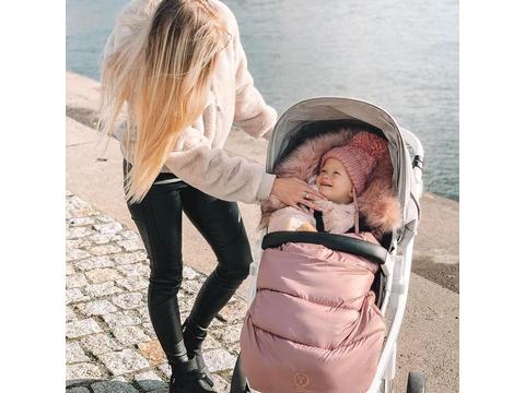 Ezért fontos téli kiegészítő a babakocsiba való bundazsák