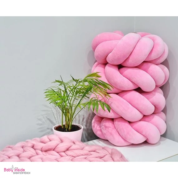 Csomó párna M-es méretben Pink