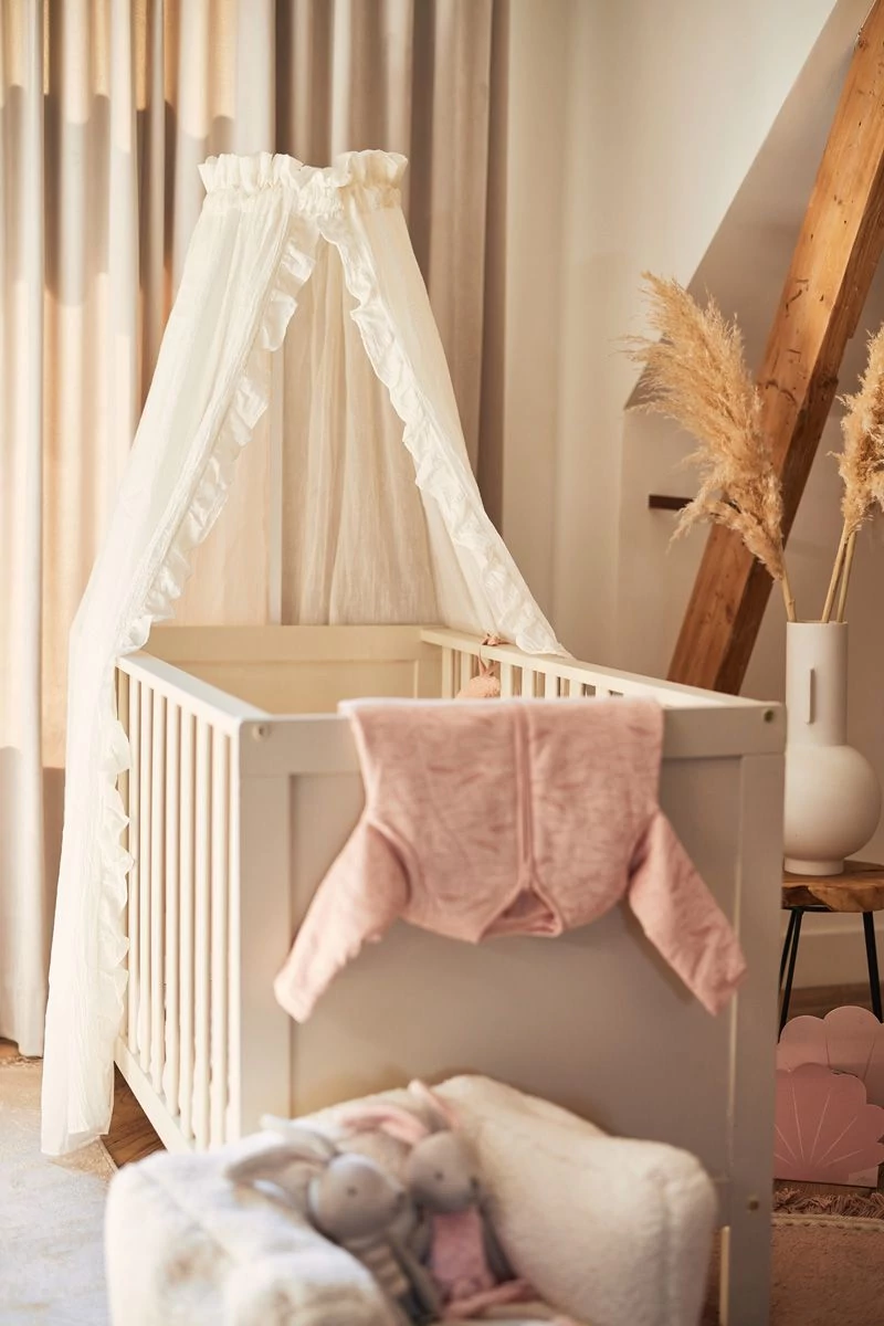 Baldachin ruffle ivory