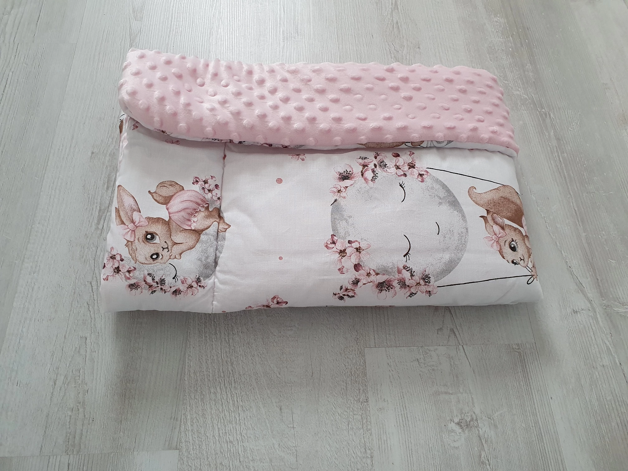 Kétoldalú polár-pamut babatakaró Funny Bunny