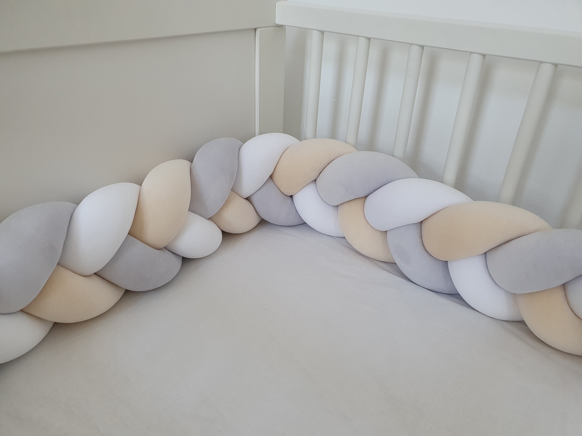 Fonott rácsvédő fehér-világosszürke-homok teljesen körbeérő 70x140cm-hez