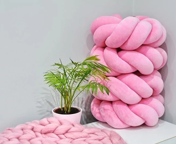 Csomó párna M-es méretben Pink