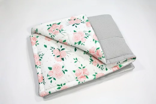 Kétoldalú pamut-waffel prémium babatakaró Roses